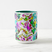 Zeer gekleurde abstracte vormen die drijven in mel mok (Midden)