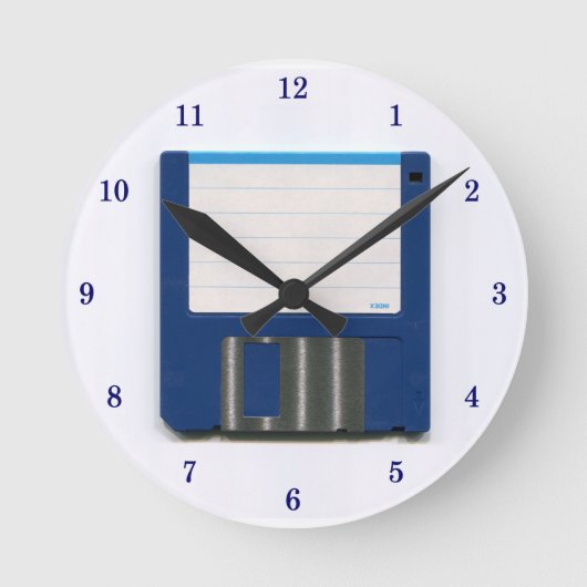 Zeer koude wandklok met diskettestation (Voorkant)