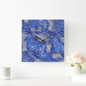 Zeer ruwe zilvervlekken op een gevlekte blauwe tex vierkante klok (Huis)