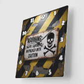 ZEER SARCASTISCH-VOORZICHTIGE AANPAK VIERKANTE KLOK (Hoek)