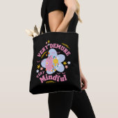 ZEER VEELEISEND ZEER MINDFUL bloemenwelzijn Tote Bag (Dichtbij)