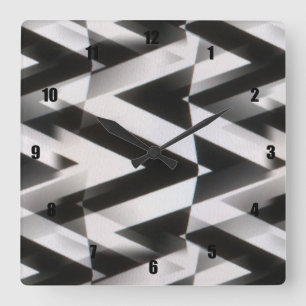 Zeer vette en ongewone metalen stappen vierkante klok