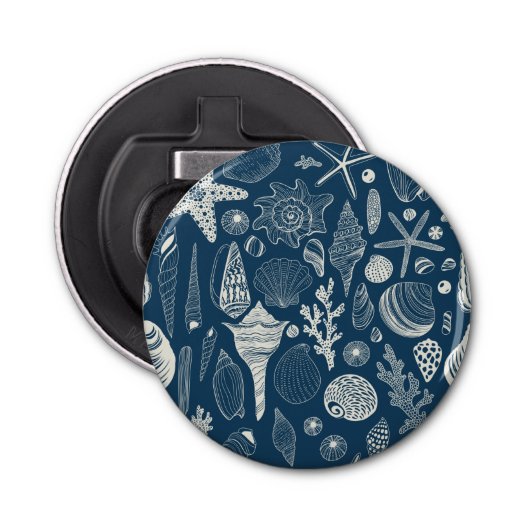 Zeeschalen op donkerblauw button flesopener (Voorkant)