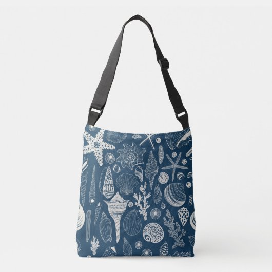Zeeschalen op donkerblauw crossbody tas (Voorkant)