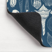 Zeeschalen op donkerblauw muismat (Hoek)