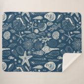 Zeeschalen op donkerblauw sherpa deken (Voorkant (horizontaal))