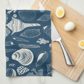 Zeeschalen op donkerblauw theedoek (Quarter Fold)