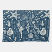 Zeeschalen op donkerblauw theedoek (Horizontaal)