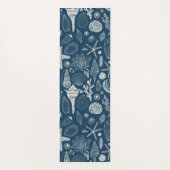 Zeeschalen op donkerblauw yogamat (Achterkant)