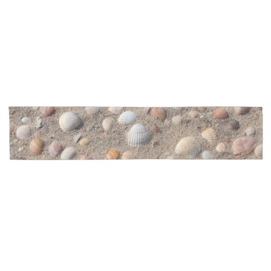 Zeeschalen op zandzomerstrand korte tafelloper (Horizontaal)