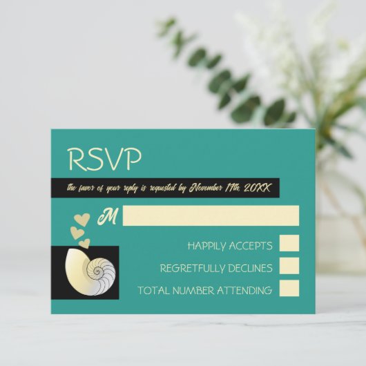 Zeeschelp en harten, strand bruiloft RSVP kaartje (Staand voorkant)