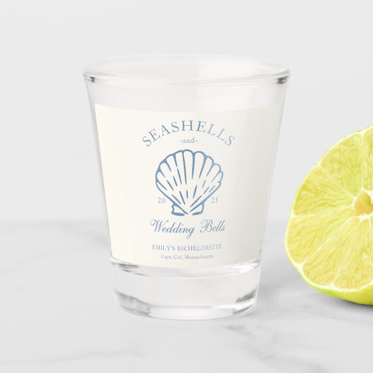 Zeeschelpen en Trouwbellen Bachelorette Feest Shot Glas (Voorkant)