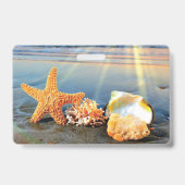 Zeeschelpen en zeesterkreeft op het strand badge (Achterkant)