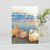 Zeeschelpen en zeesterkreeft op het strand bedankkaart (Staand voorkant)