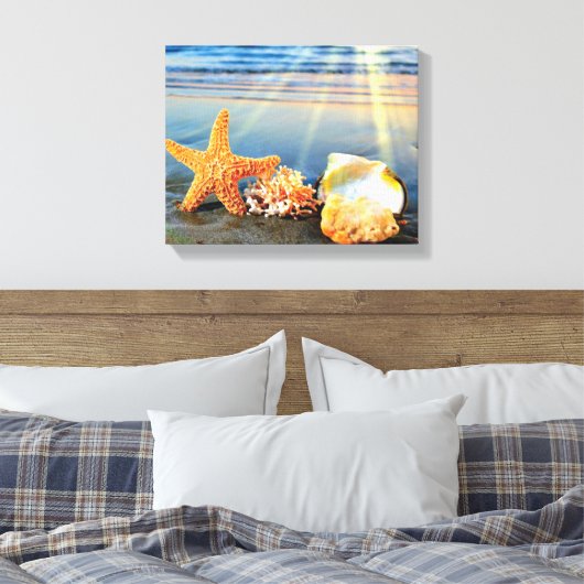 Zeeschelpen en zeesterkreeft op het strand canvas afdruk (Insitu (Slaapkamer))