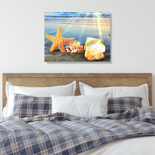 Zeeschelpen en zeesterkreeft op het strand canvas afdruk (Insitu (Slaapkamer))