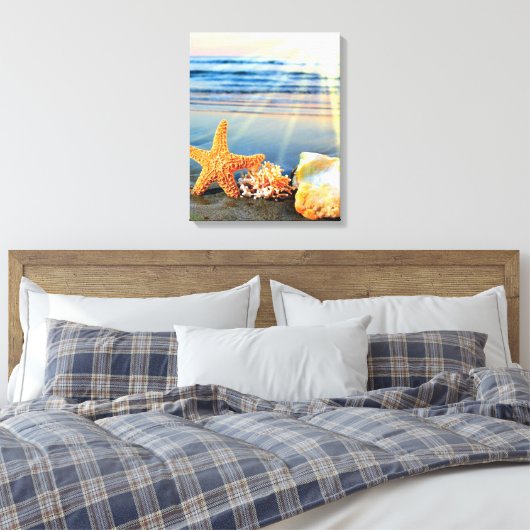 Zeeschelpen en zeesterkreeft op het strand canvas afdruk (Insitu (Slaapkamer))
