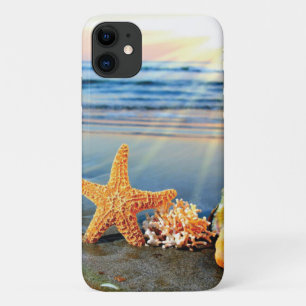 Zeeschelpen en zeesterkreeft op het strand Case-Mate iPhone case