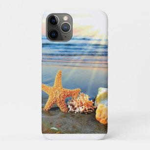 Zeeschelpen en zeesterkreeft op het strand Case-Mate iPhone case