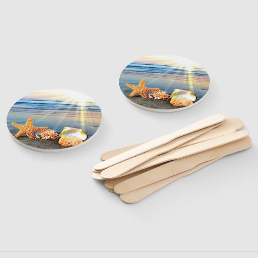 Zeeschelpen en zeesterkreeft op het strand handwaaier (Niet-gemonteerd)