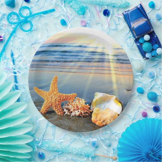 Zeeschelpen en zeesterkreeft op het strand papieren bordje (Feest)