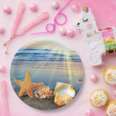 Zeeschelpen en zeesterkreeft op het strand papieren bordje (Feest)