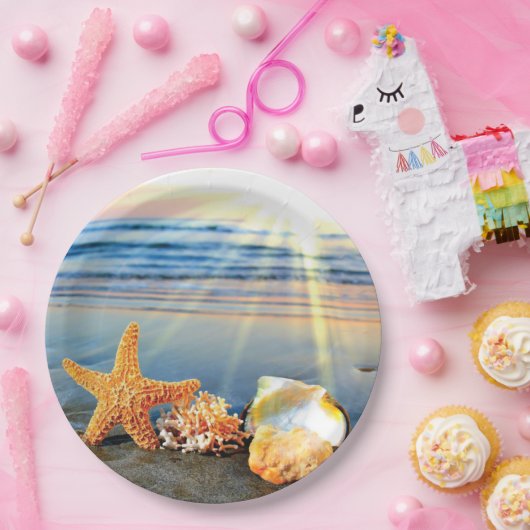 Zeeschelpen en zeesterkreeft op het strand papieren bordje (Feest)