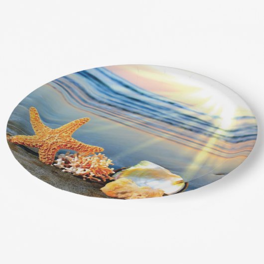 Zeeschelpen en zeesterkreeft op het strand papieren bordje (Gekanteld)