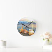 Zeeschelpen en zeesterkreeft op het strand ronde klok (Huis)