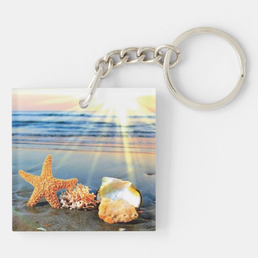 Zeeschelpen en zeesterkreeft op het strand sleutelhanger (Achterkant)