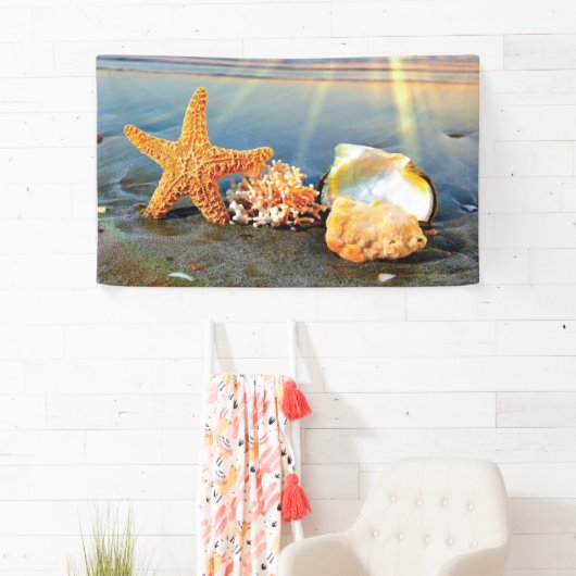 Zeeschelpen en zeesterkreeft op het strand spandoek (Insitu)