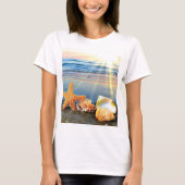 Zeeschelpen en zeesterkreeft op het strand t-shirt (Voorkant)