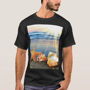 Zeeschelpen en zeesterkreeft op het strand t-shirt