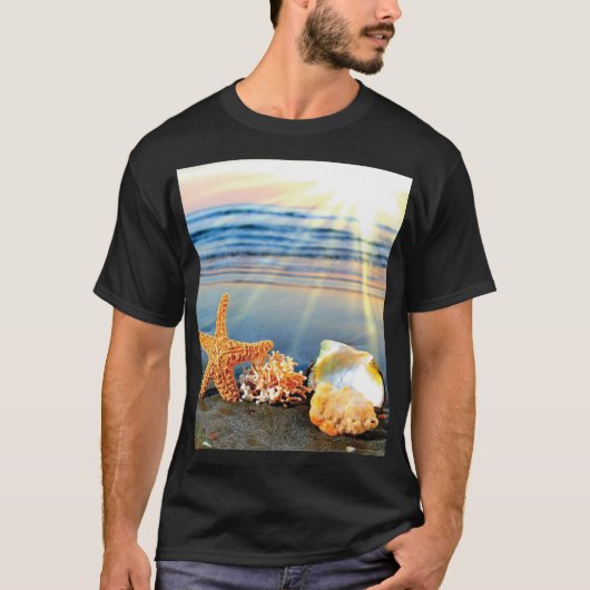 Zeeschelpen en zeesterkreeft op het strand t-shirt (Voorkant)