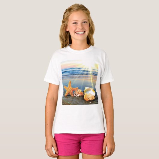Zeeschelpen en zeesterkreeft op het strand t-shirt (Voorkant volledig)