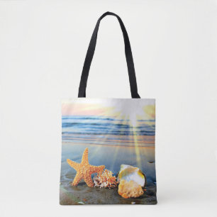 Zeeschelpen en zeesterkreeft op het strand tote bag