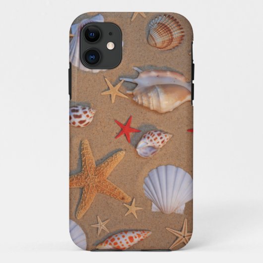 Zeeschelpen en zeesterren gerangschikt op zand Case-Mate iPhone case (Achterkant)