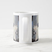 Zeeschelpen in zonlicht en schaduw grote koffiekop (Achterkant)