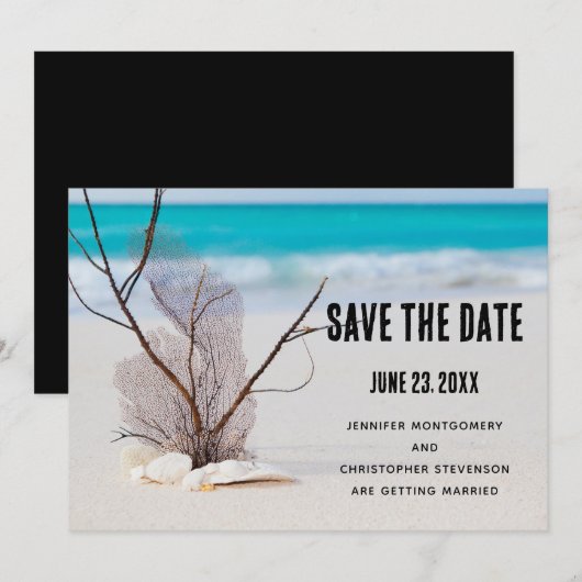 Zeeschelpen op een zandstrand Foto Bruiloft Save The Date (Voorkant / Achterkant)