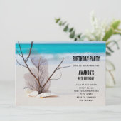 Zeeschelpen op een zandstrand Foto Verjaardag Kaart (Staand voorkant)