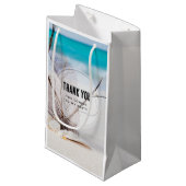 Zeeschelpen op een zandstrand Verjaardag Dank u Klein Cadeauzakje (Voorkant Gekanteld)