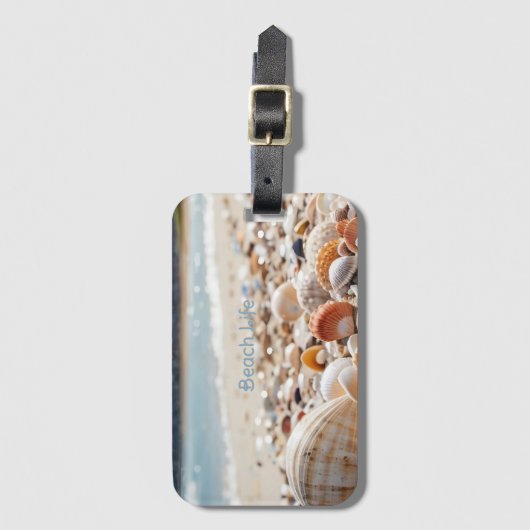 Zeeschelpen op het strand bagagelabel (Voorkant (verticaal))