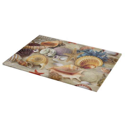 Zeeschelpen op het strand snijplank (Hoek)