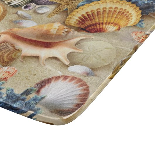 Zeeschelpen op het strand snijplank (Hoek)