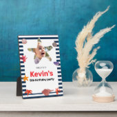 Zeeschelpen, zeesterren en koraal op nautische str fotoplaat (Zijkant)