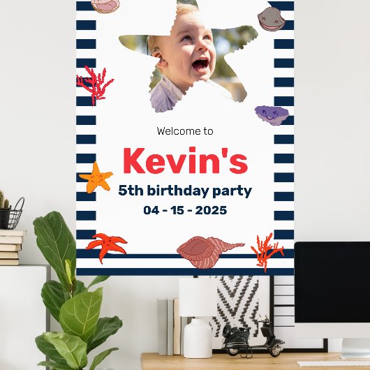 Zeeschelpen, zeesterren en koraal op nautische str poster (Thuiskantoor)