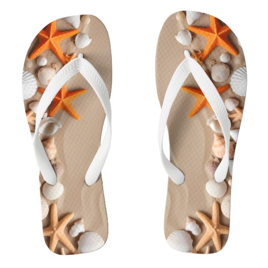 Zeeschelpen, zeesterren en steentjes op een zandst teenslippers (Voetbed)