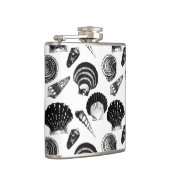 Zeeshellen - zwart-wit op witte achtergrond heupfles (Rechts)