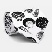 Zeeshellen - zwart-wit op witte achtergrond stropdas (Opgerold)