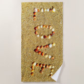 Zeeshells spellen LOVE op Zand Effect Strandlaken (Voorkant)
